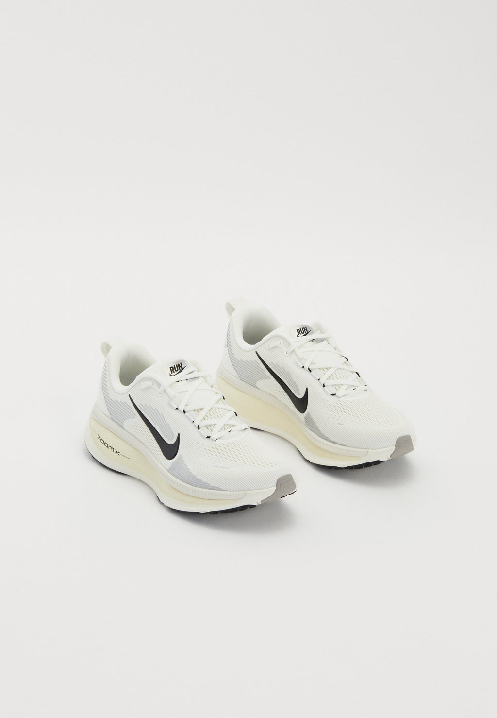 VOMERO UNISEX - Chaussures de running sur route - blanc sommet/noir/lait de coco