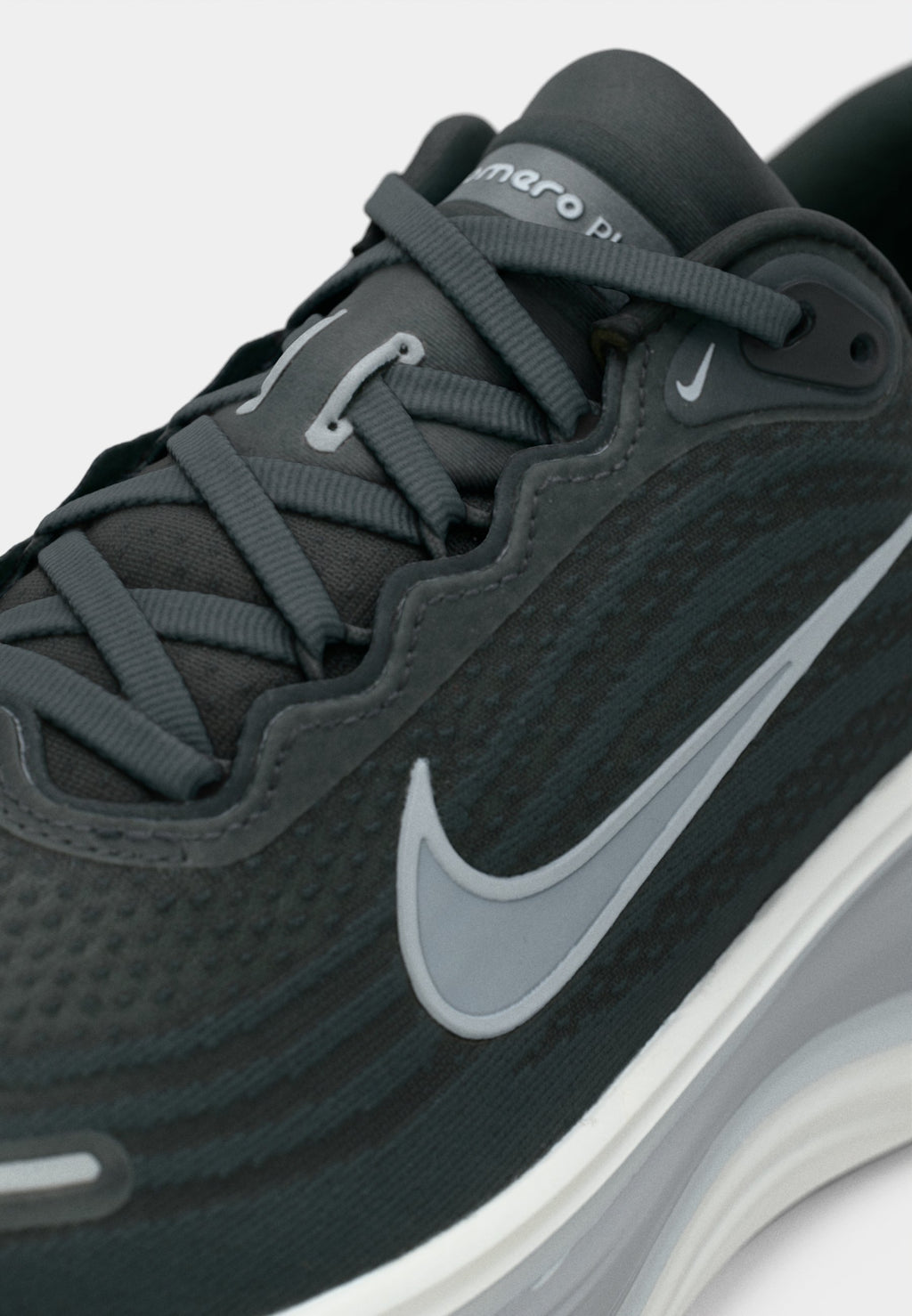 VOMERO PLUS - Road running shoes - anthracite/wolf grey/summit white/pure platinum-coloured