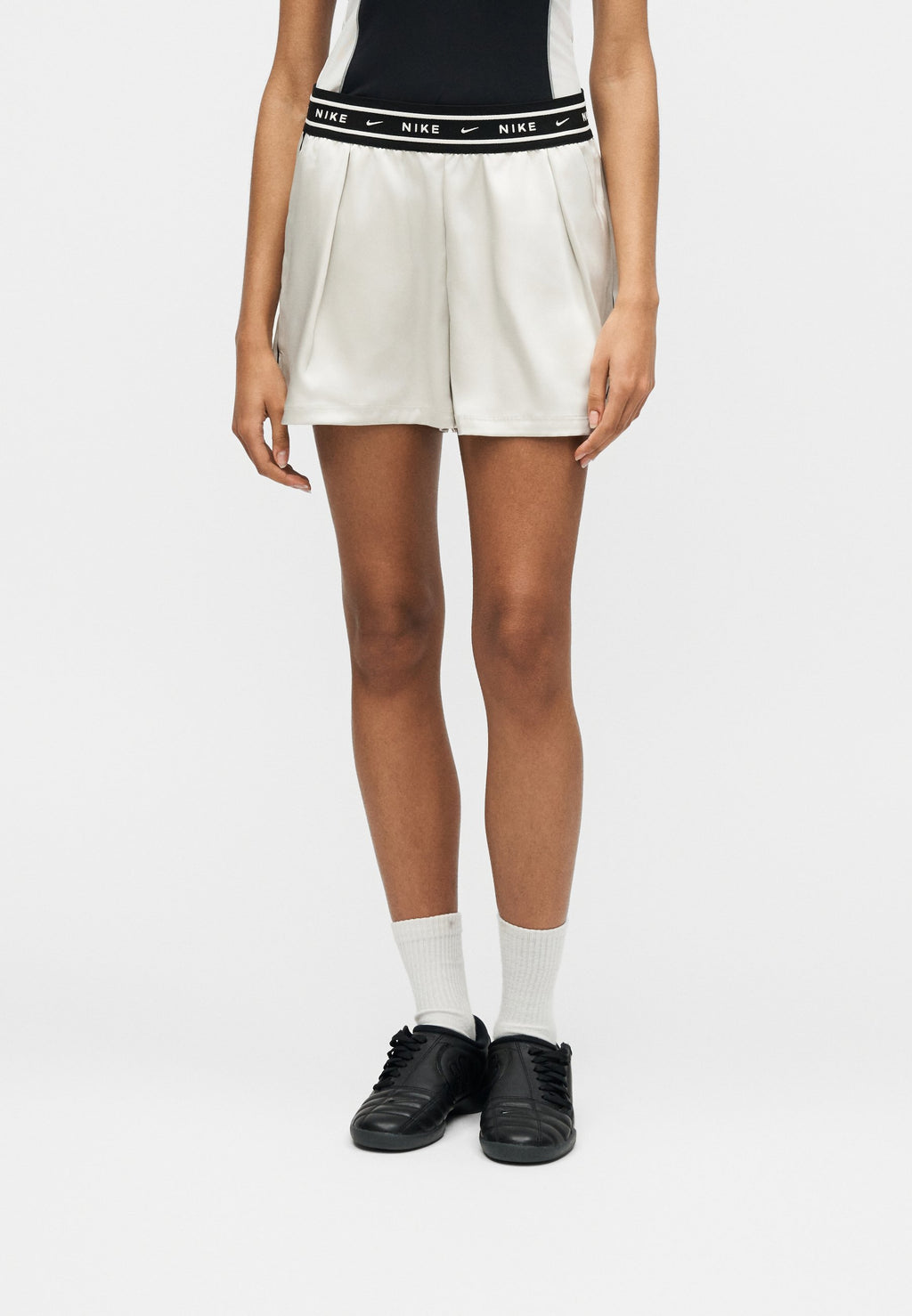 Shorts - light bone/black