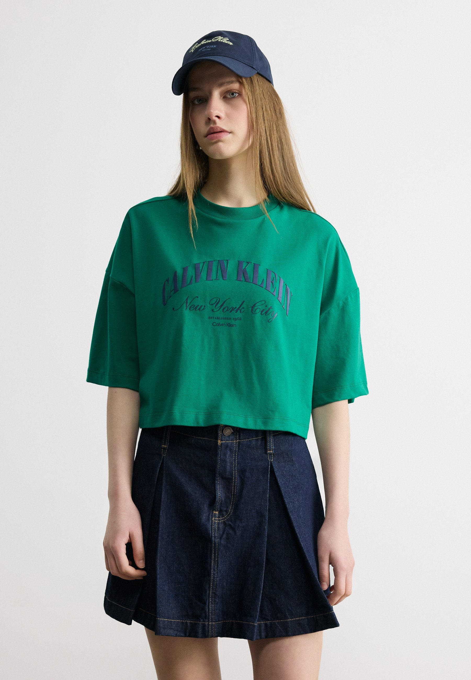 CROPPED BOXY HERITAGE CREST - Print T-shirt - enchanted forest
