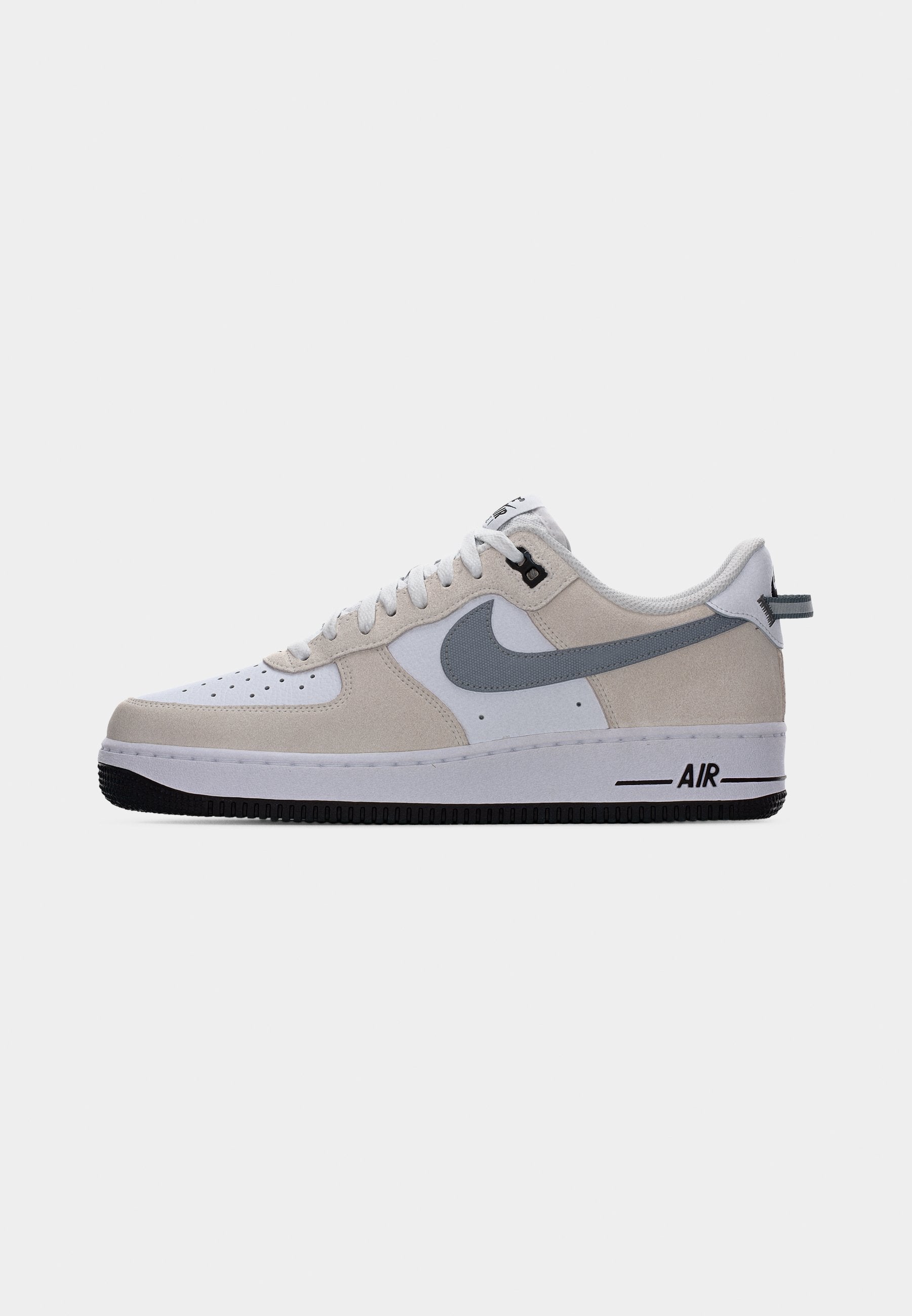 AIR FORCE 1 07 LV8 UNISEX - Baskets - blanc/gris froid métallisé/noir/gris froid/blanc sommet