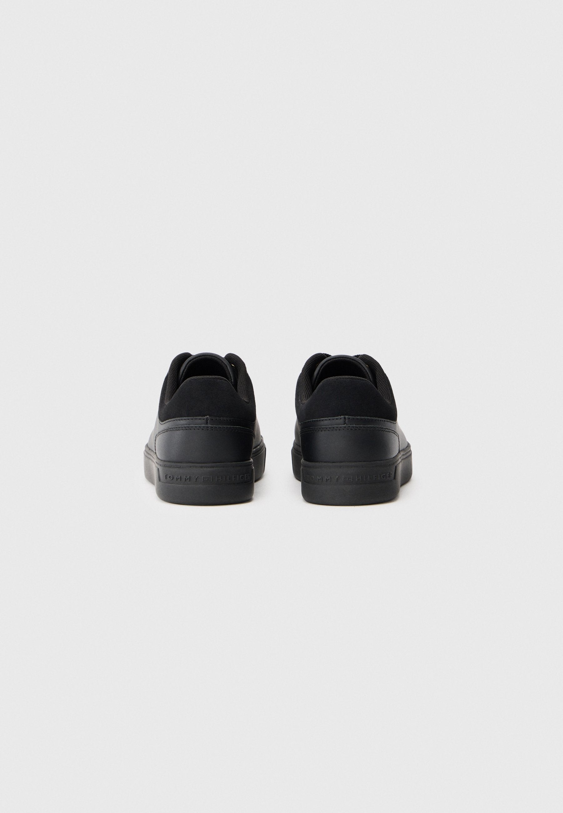 Trainers - black