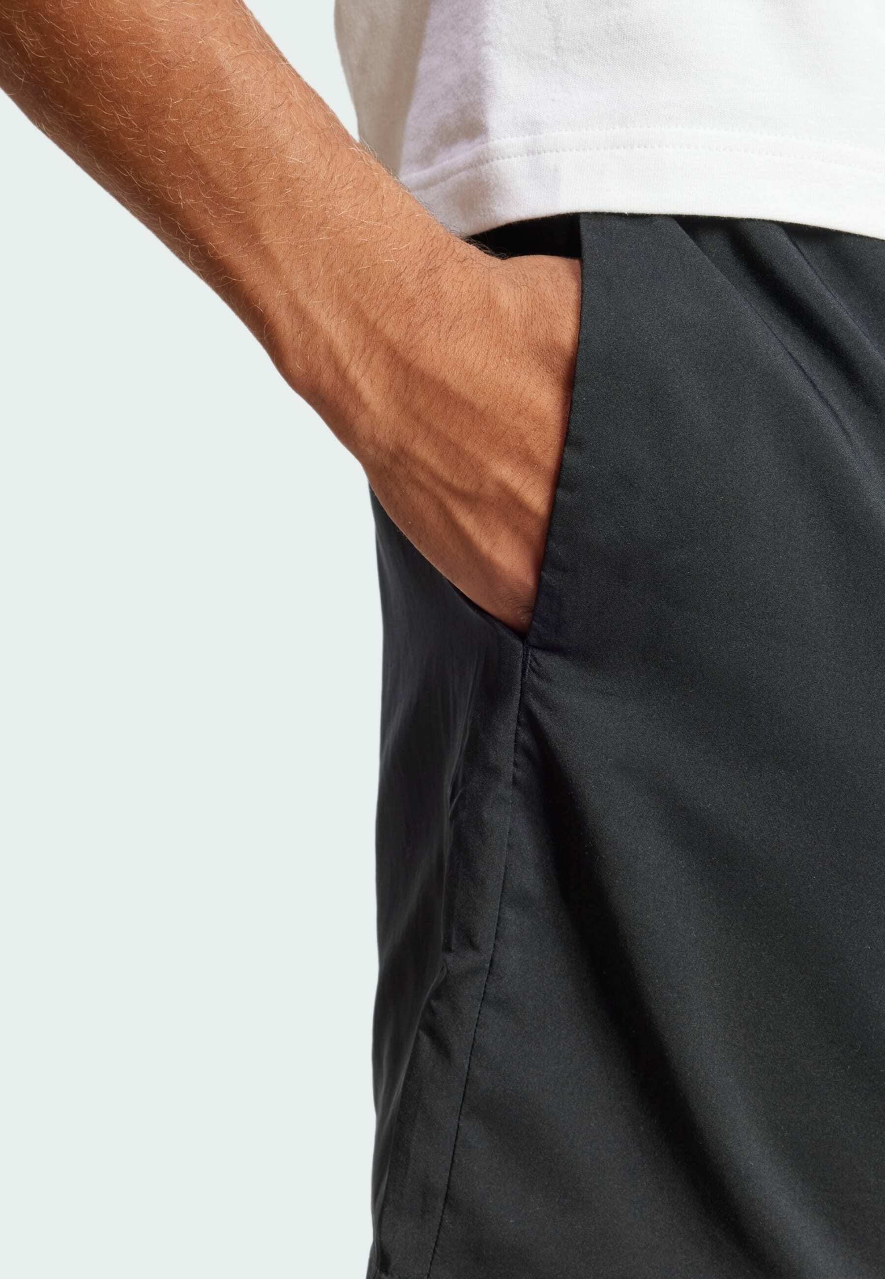 ESSENTIALS SMALL LOGO CHELSEA - Sports shorts - black white