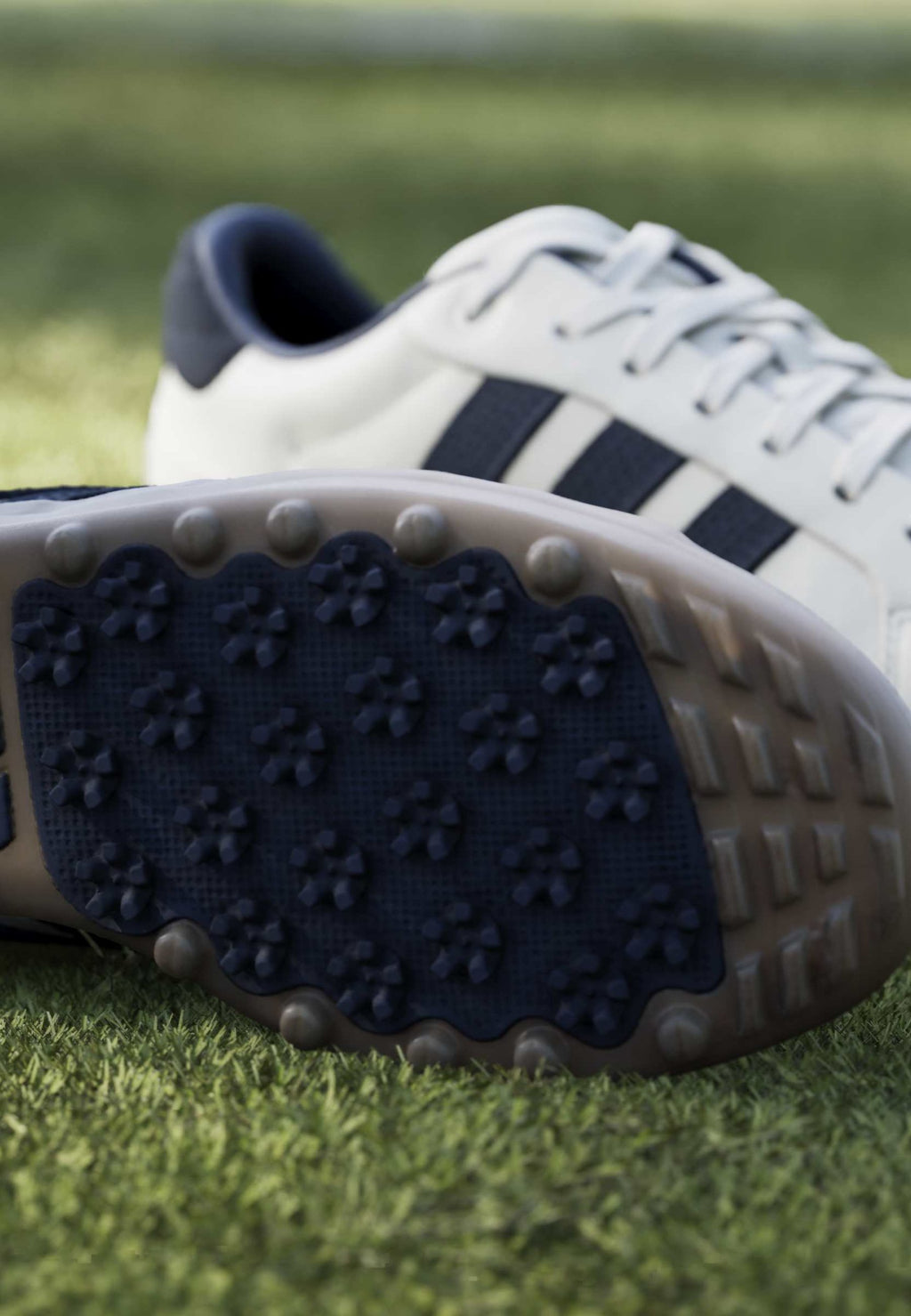RETROCROSS GRIPMORE - Golf shoes (without spikes) - cwhite/conavy/gum