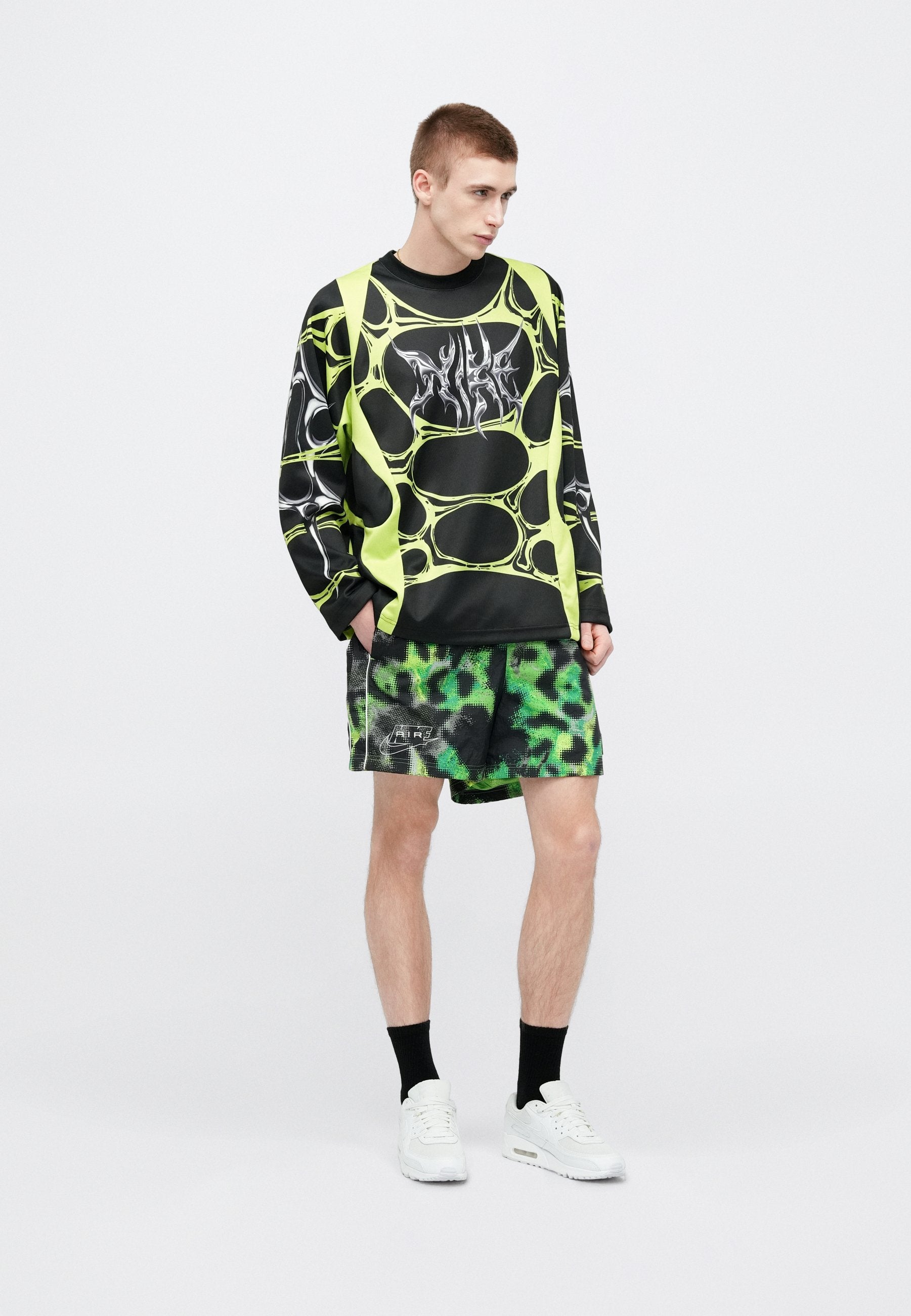 Shorts - mean green/white
