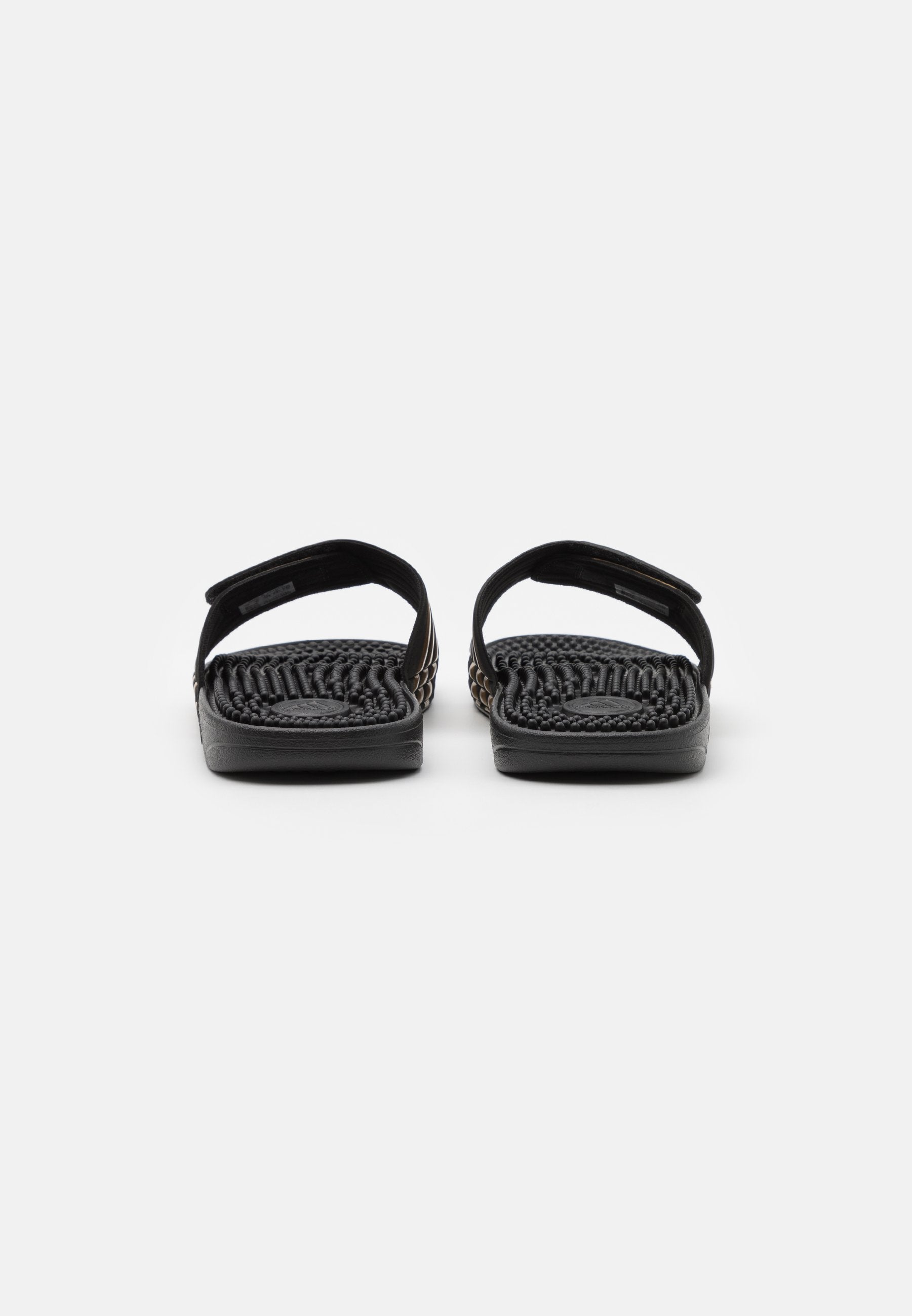 ADISSAGE - Pool slides - core black/gold metallic