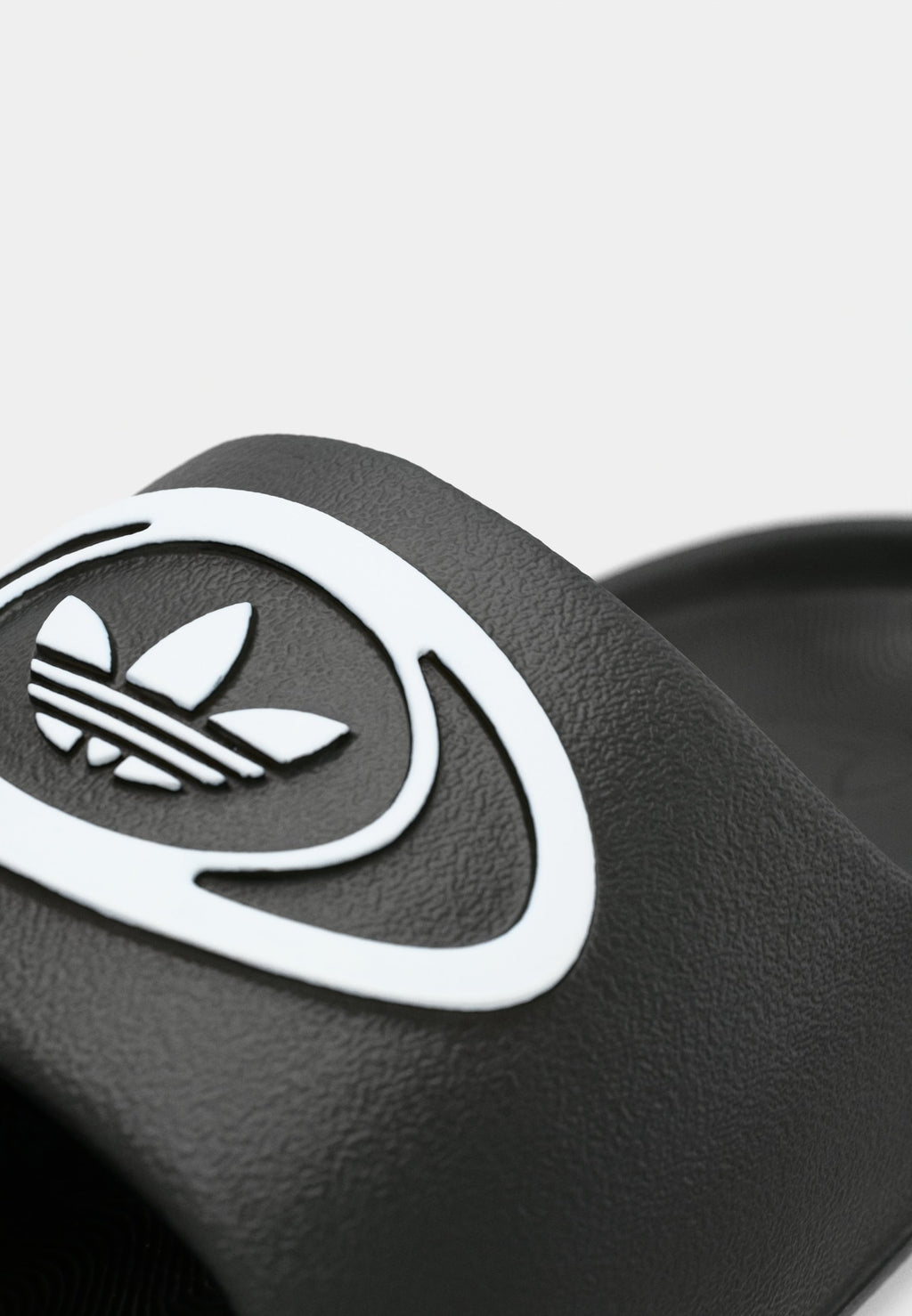 ADILETTE 00S UNISEX - Mules - core black/footwear white