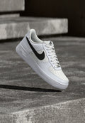 AIR FORCE 1 07 LV8 TECH - Trainers - white/black