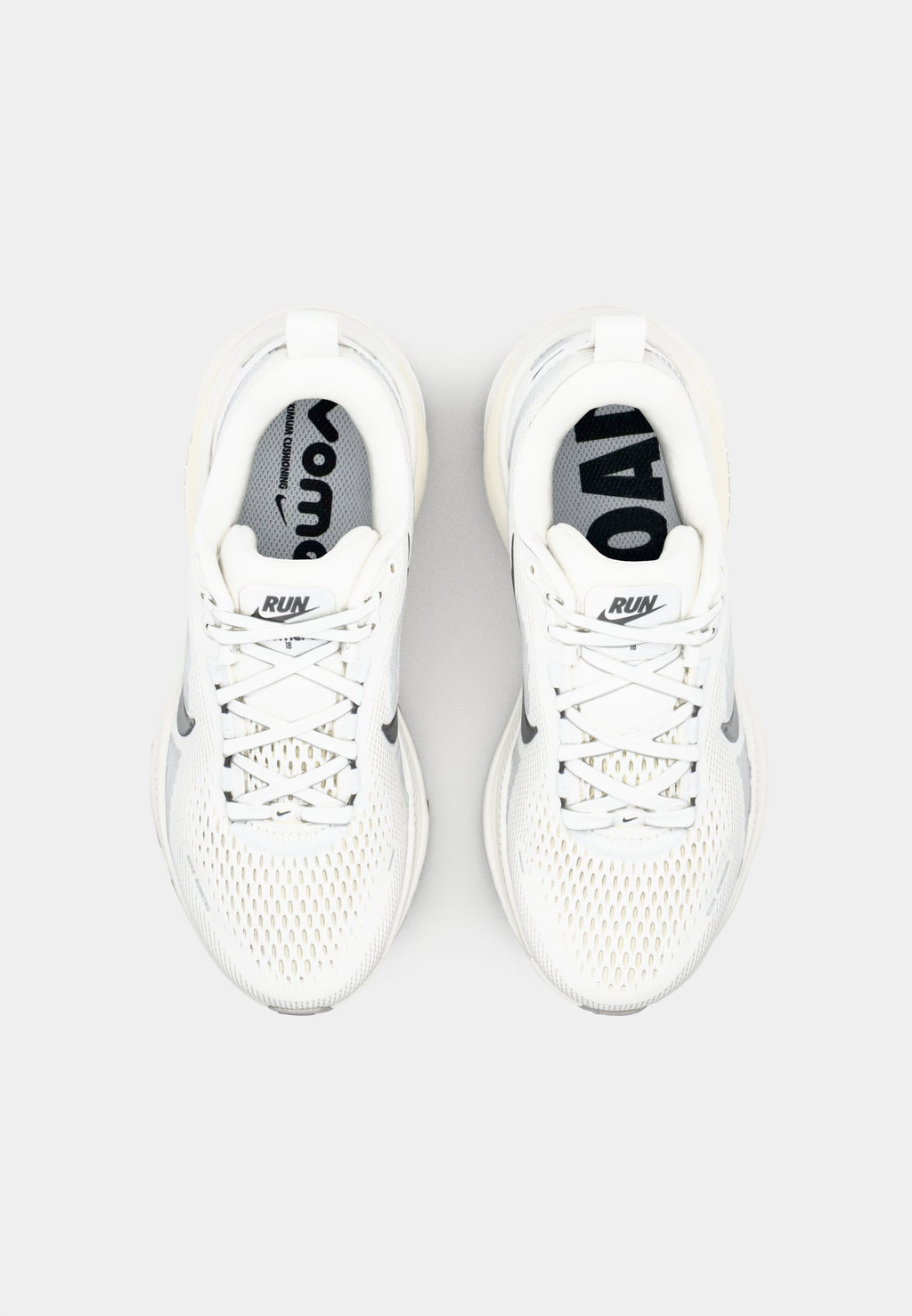 VOMERO 18 - Road running shoes - summit white/black/coconut milk