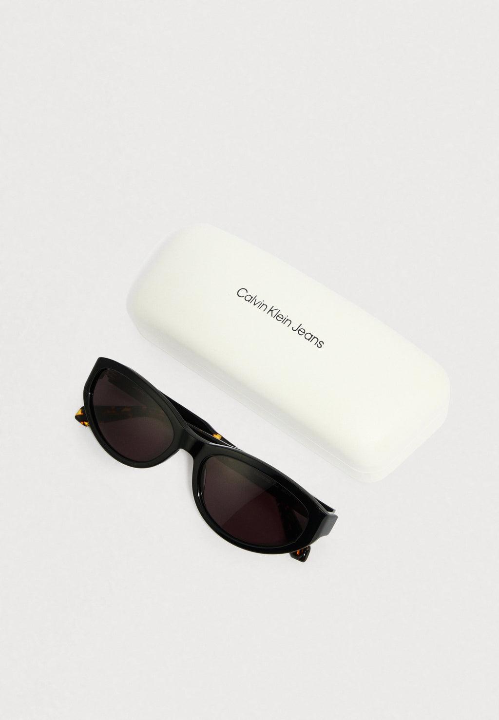 Sunglasses - black