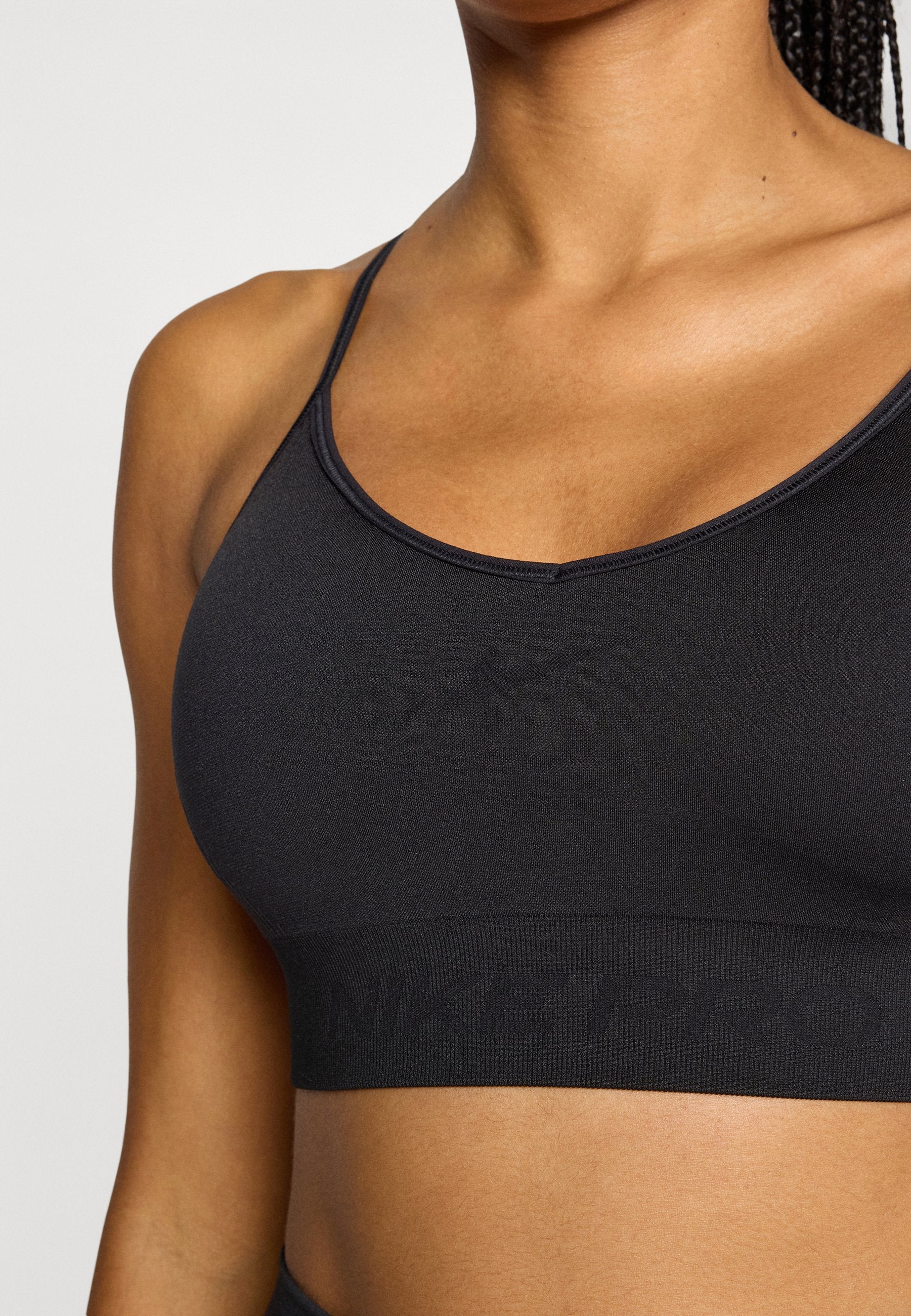 BRA - Light support sports bra - black