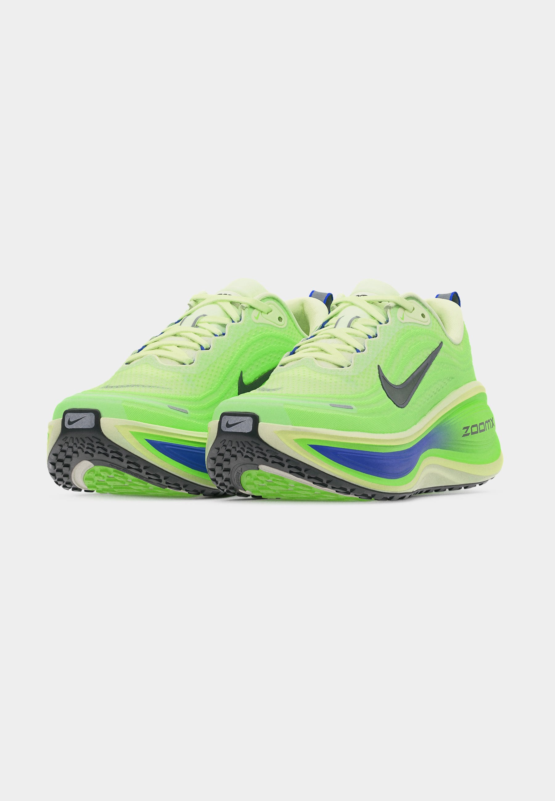 VOMERO PLUS - Road running shoes - volt tint/black spruce/lime blast/sapphire/light liquid lime
