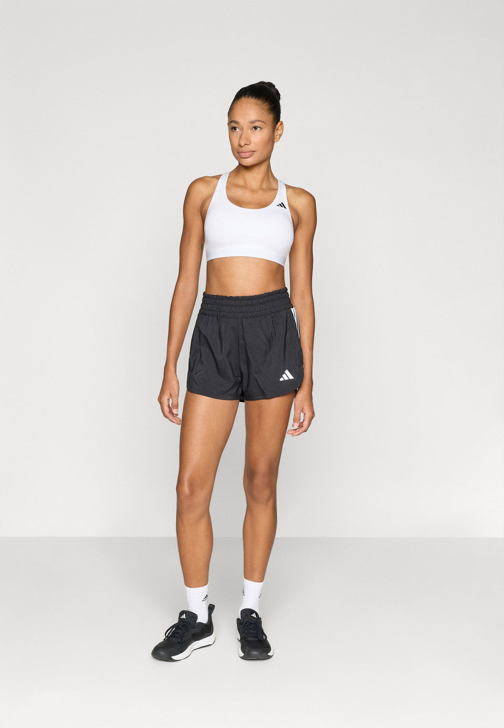 PACER WORKOUT WOVEN HIGH RISE - شورتات رياضية - أسود/أبيض