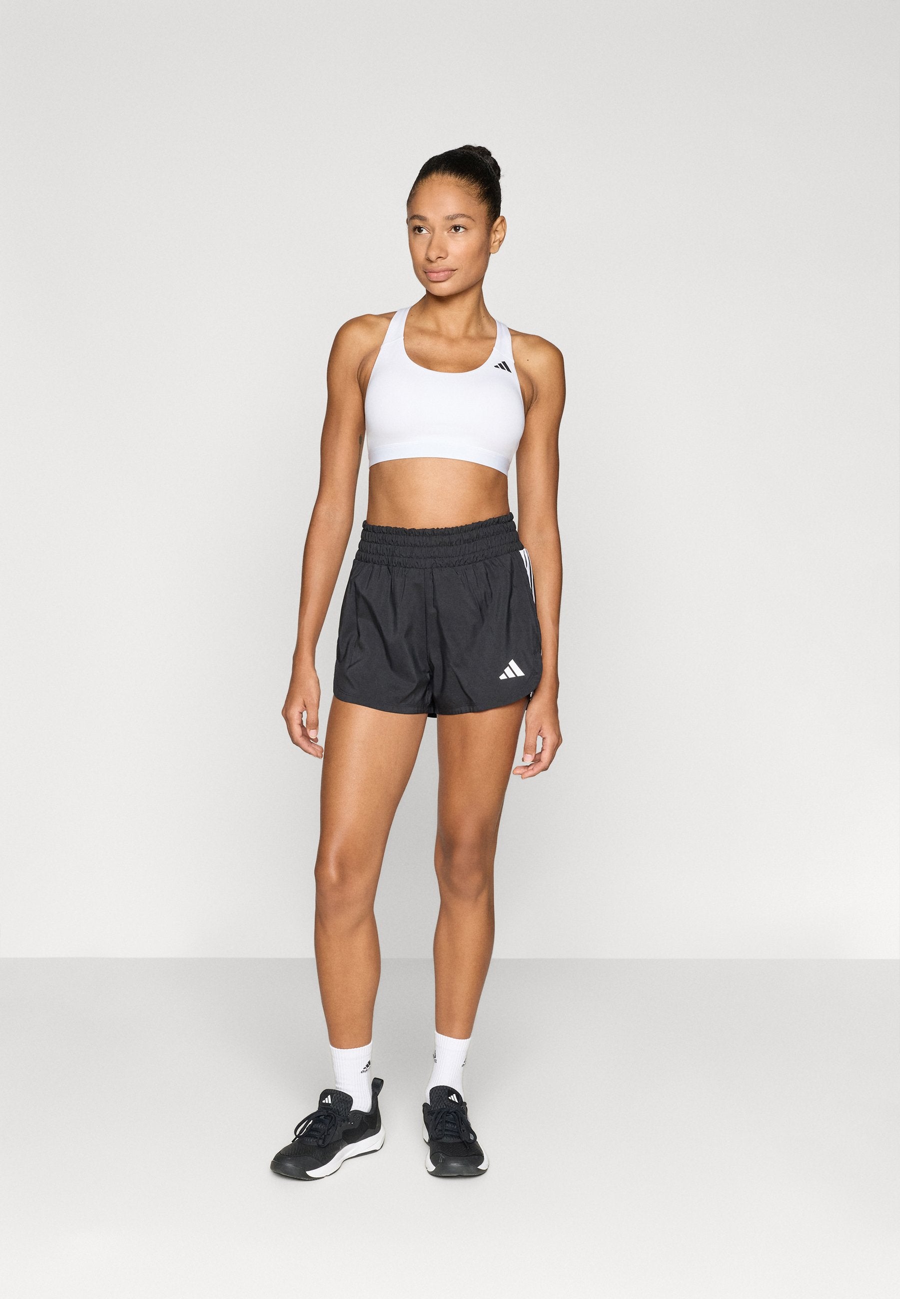 PACER WORKOUT WOVEN HIGH RISE - شورتات رياضية - أسود/أبيض
