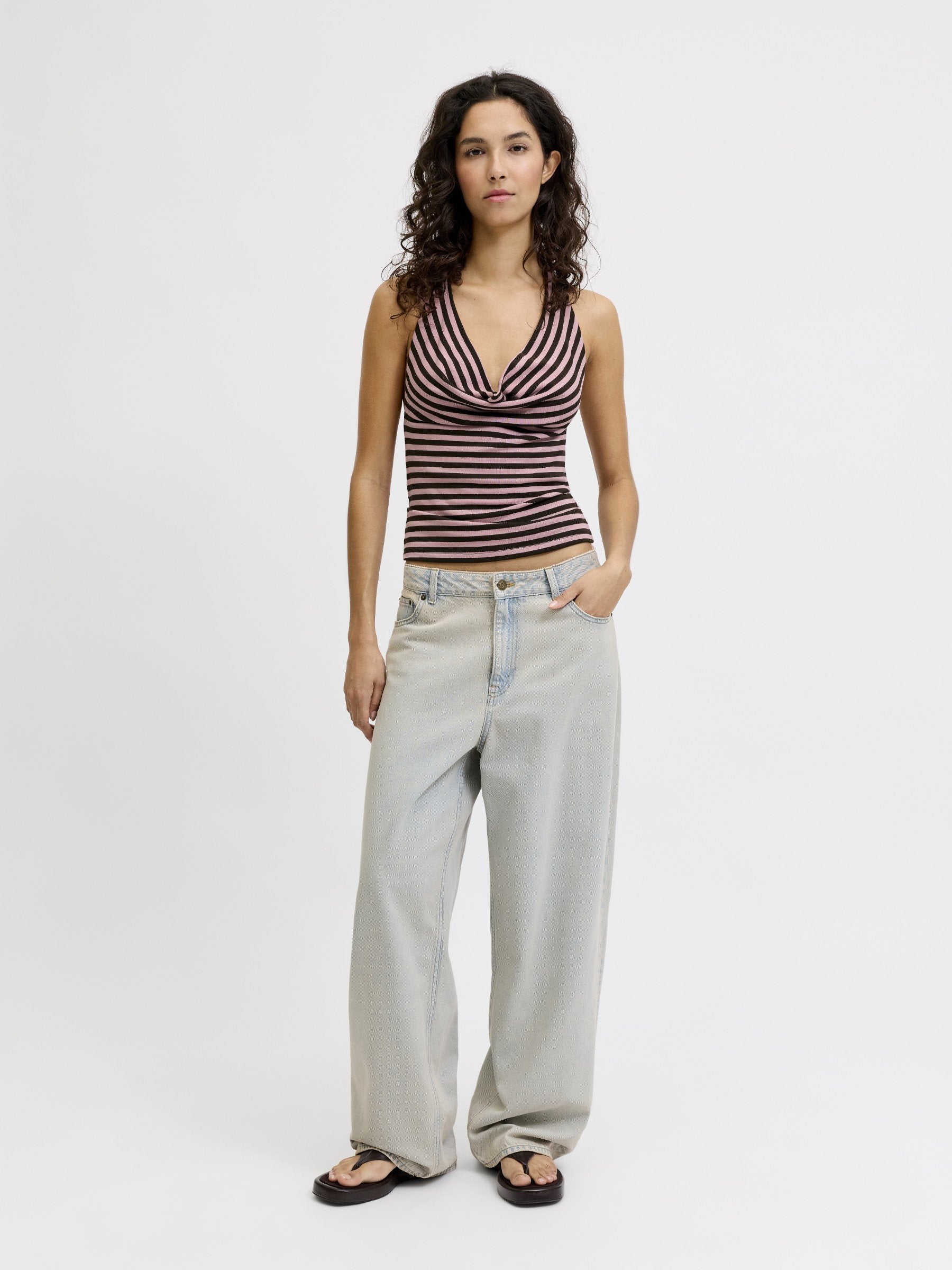 JXPAULA STRIPE HALTER - توب - قطرات المطر على الورود/كوب صغير