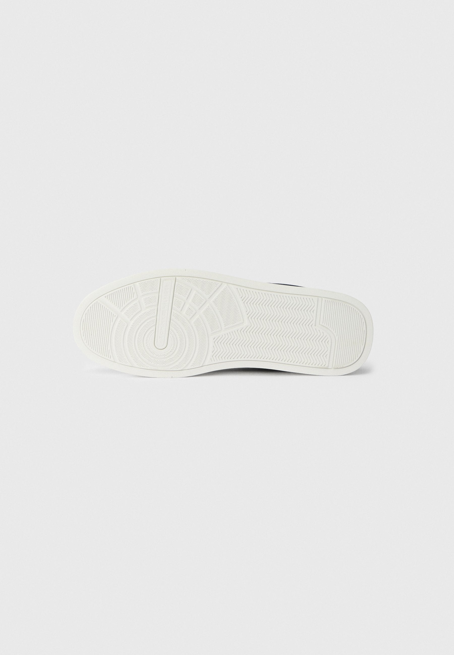DEBOSSED LOGO SUEDE COURT TRAINERS - Trainers - desert sky