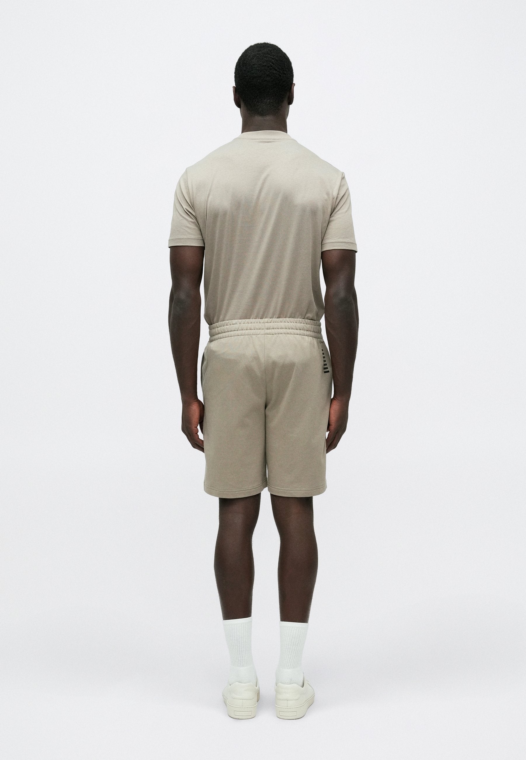 TRAIN CORE BERMUDA COFT  - Shorts - roasted cashew