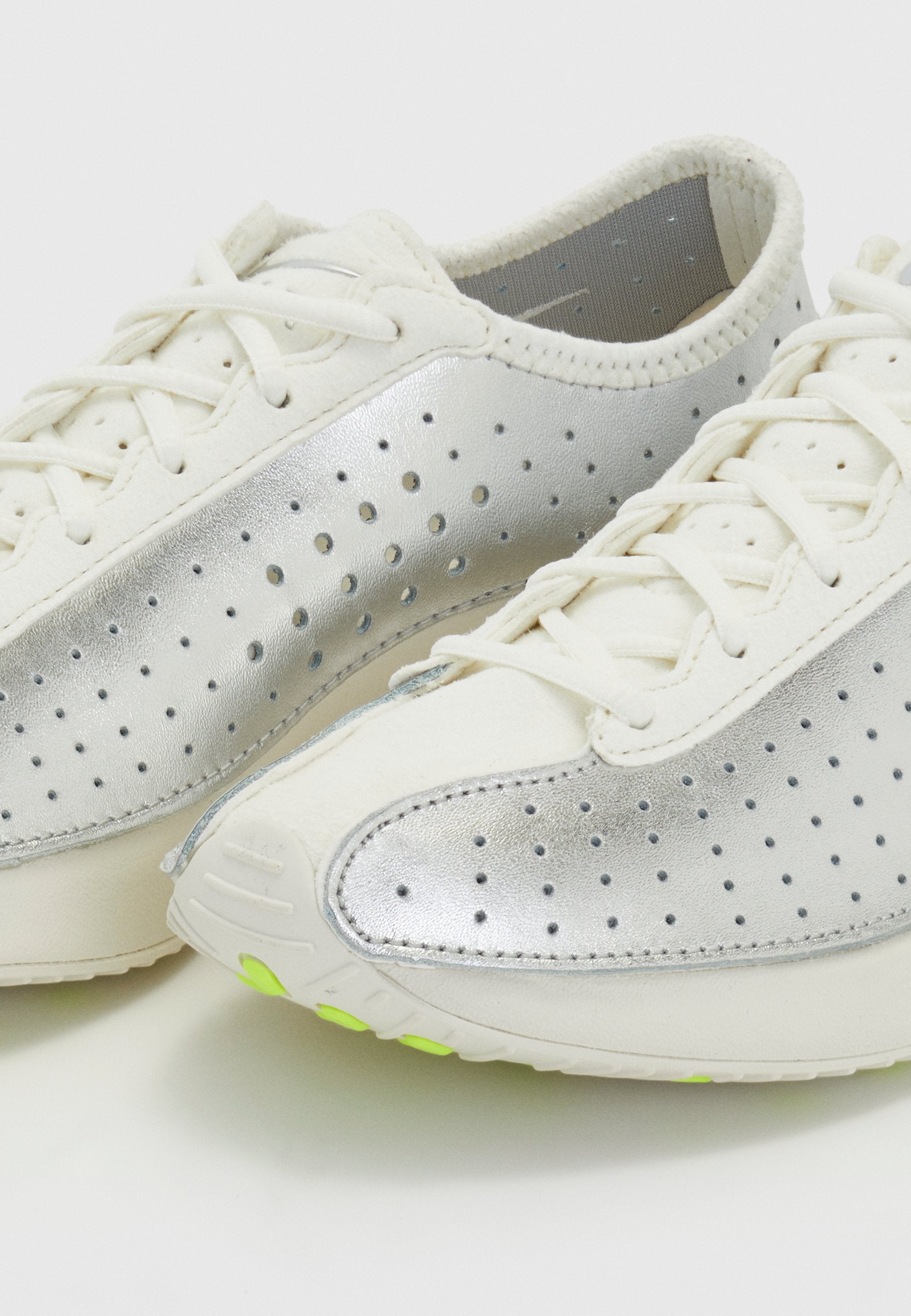 AIR SUPERFLY - Trainers - pale ivory/silver-coloured