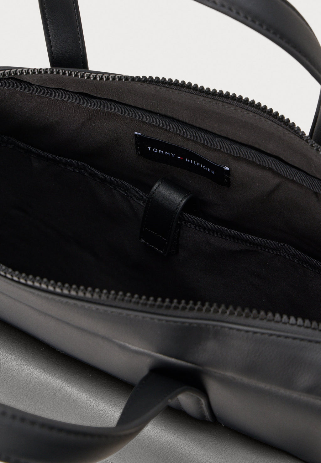 SAC À ORDINATEUR PORTABLE À POCHES CÔTELÉES AVEC DRAPEAU HILFIGER - Sac à ordinateur portable - noir