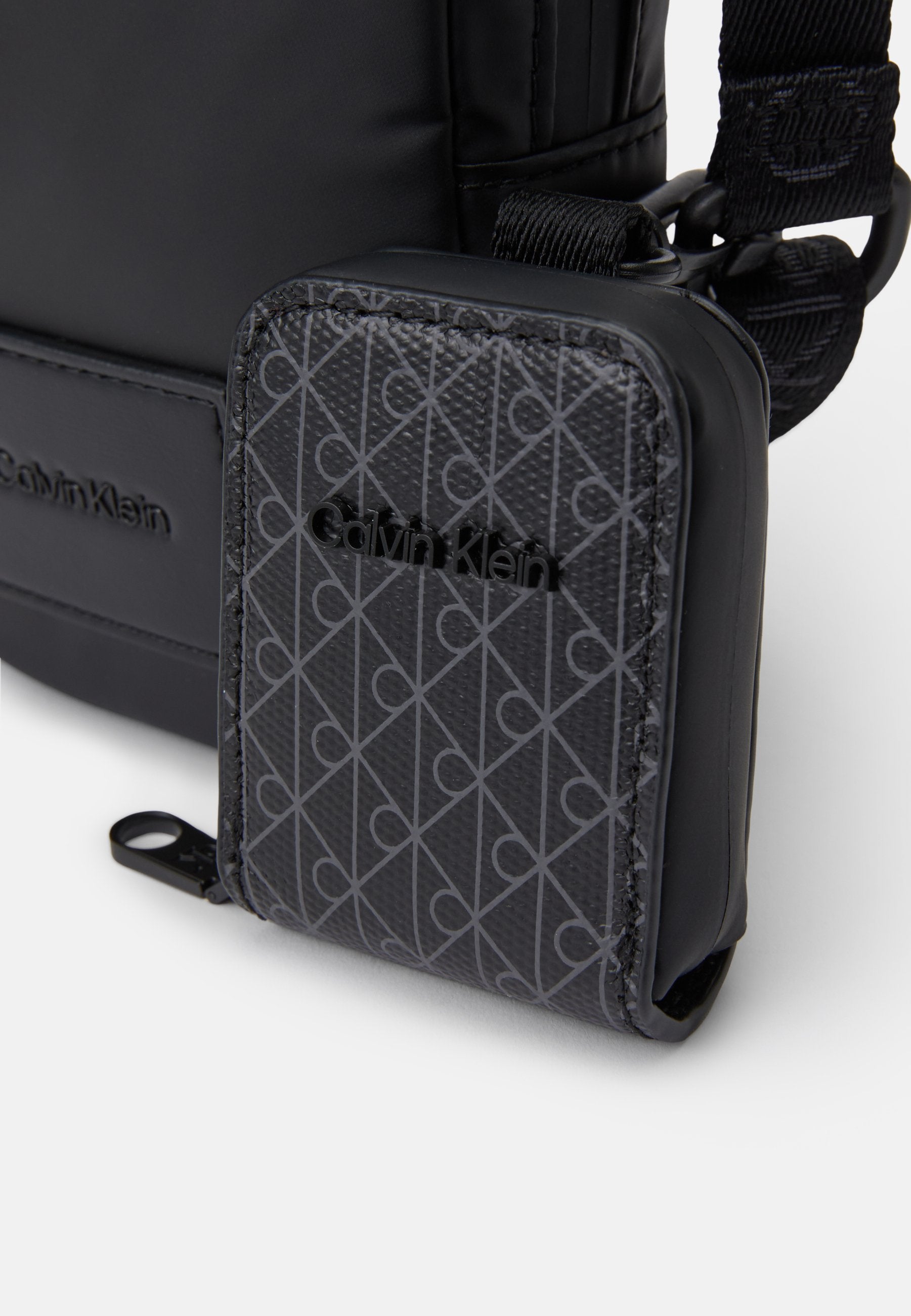 PUFFER UTILITY PHONE CROSSBODY - Phone pouch - black
