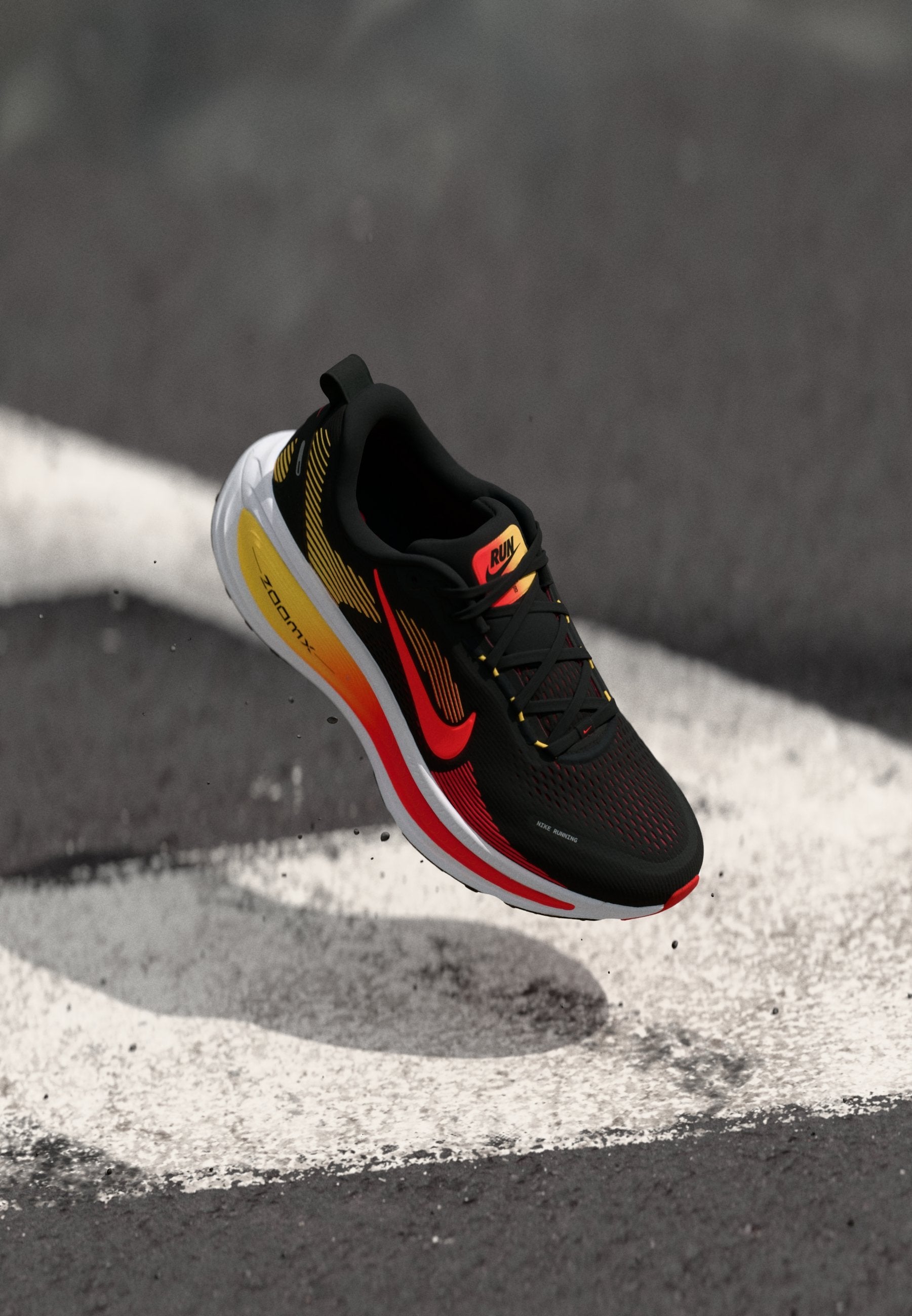 VOMERO UNISEX - Road running shoes - black/bright crimson/light crimson/topaz gold-coloured/white/team red