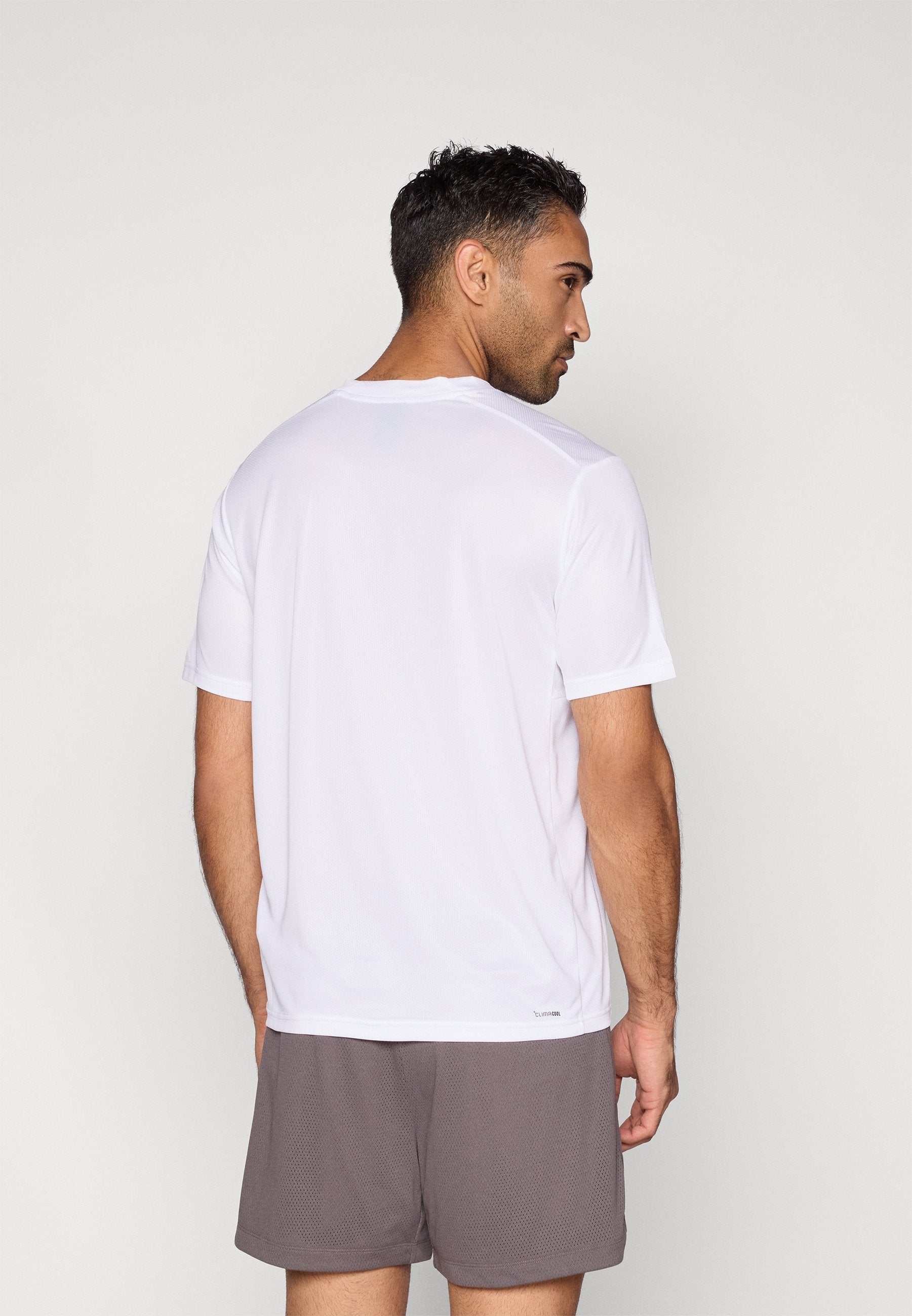 WORKOUT ESSENTIALS BASE - Sports T-shirt - white